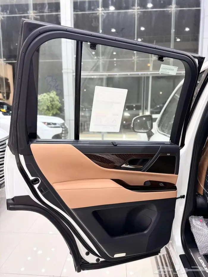 لكزس LX 600 BB سعودي ابيض داخل جملي 2025 بطاقة جمركية 18
