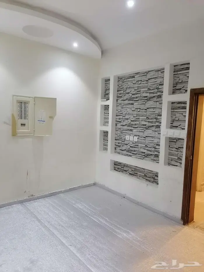 للبيع عماره سكنيه دورين مساحتها 405م داخل حد الحرم 3