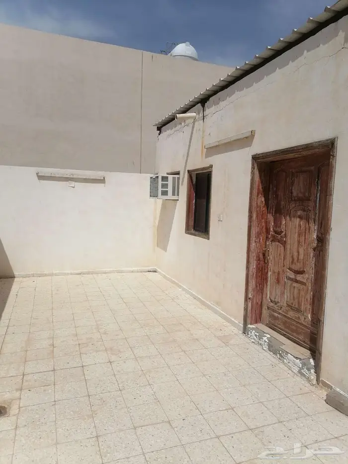 للبيع عماره سكنيه دورين مساحتها 405م داخل حد الحرم 2