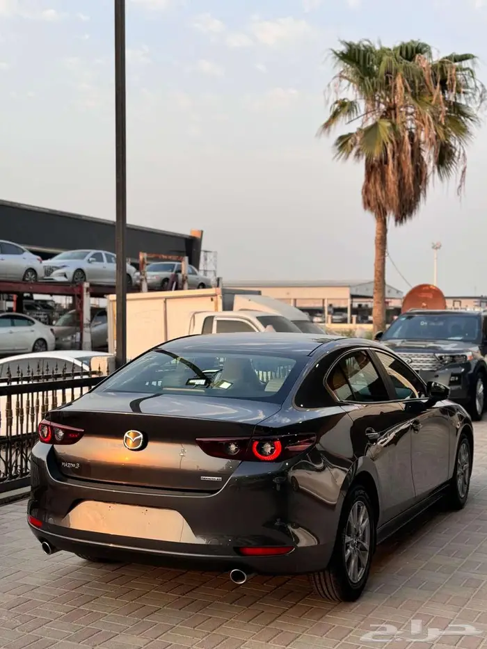 مازدا 3 2023 اللون رمادي 4