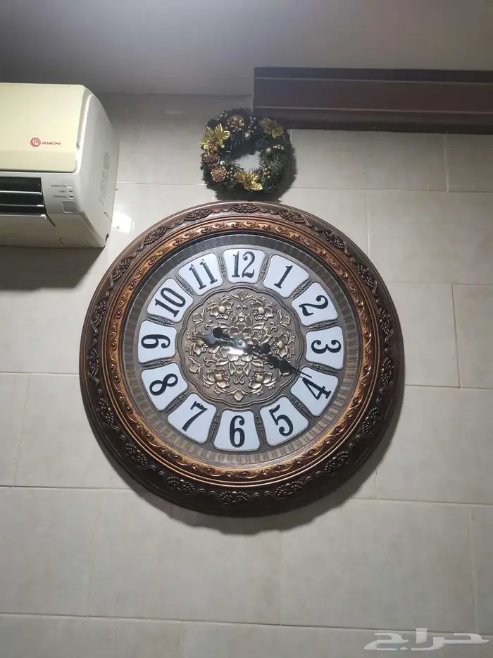 ساعة حائط جدارية دائرة كبيره قطرها 77سم 0