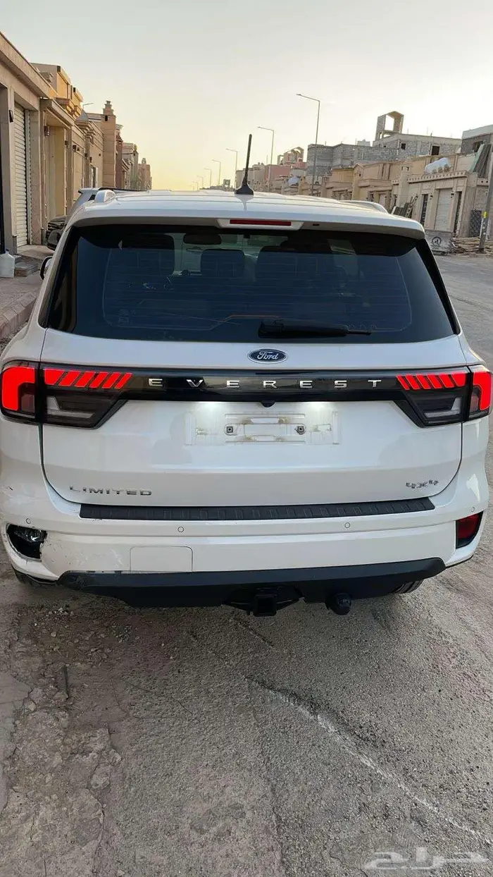 فورد ايفرست مصدوم على حالته 8