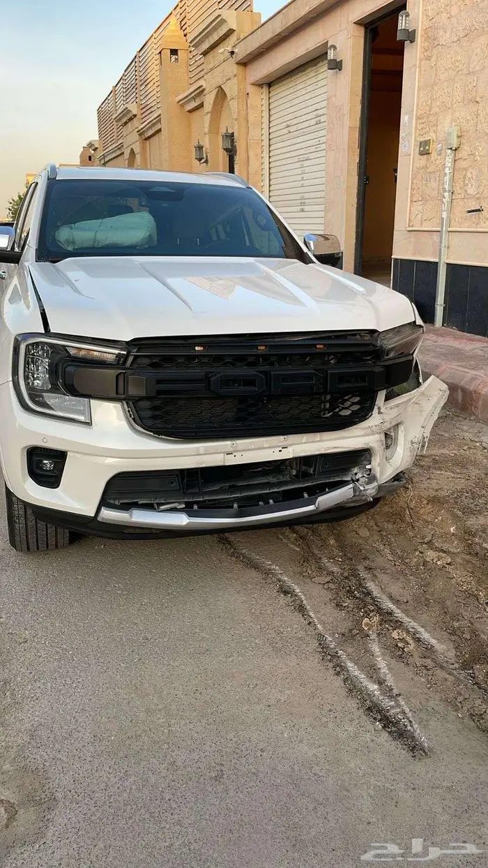 فورد ايفرست مصدوم على حالته 10