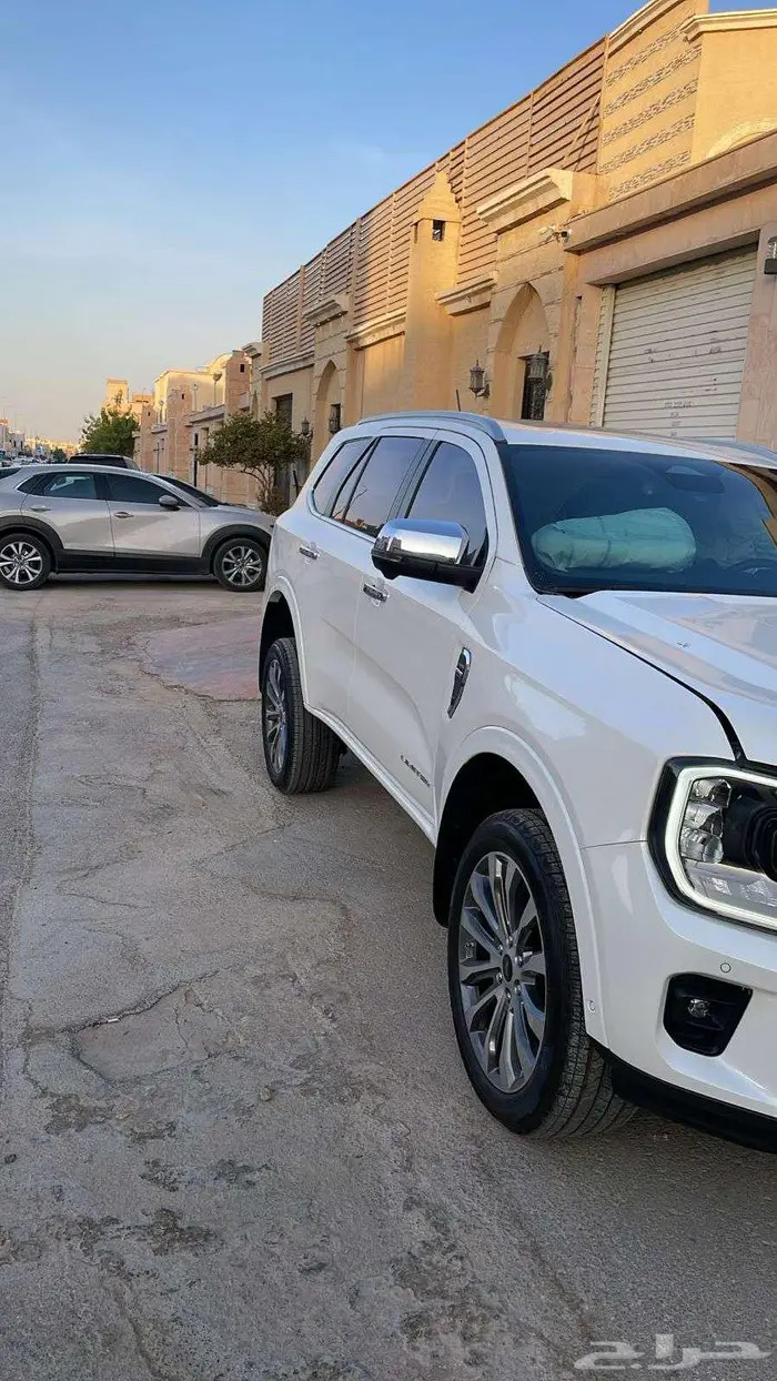 فورد ايفرست مصدوم على حالته 19