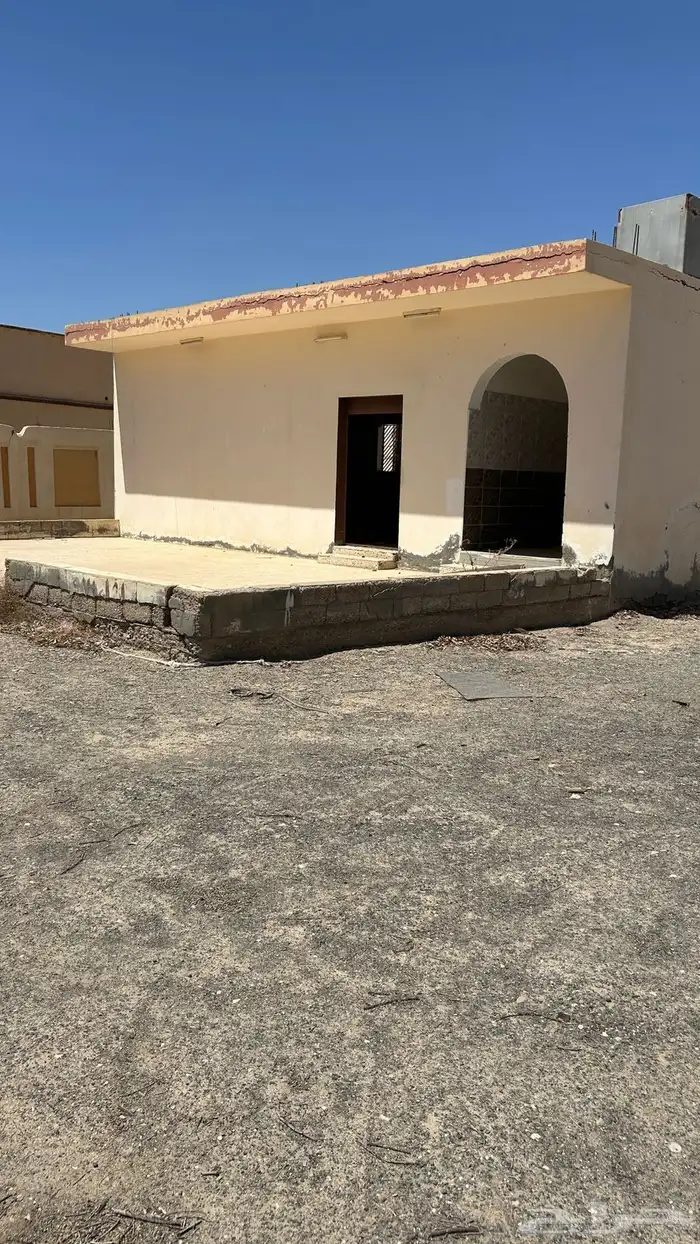 للبيع بيت وأرض بالقريات حي حصيده 3