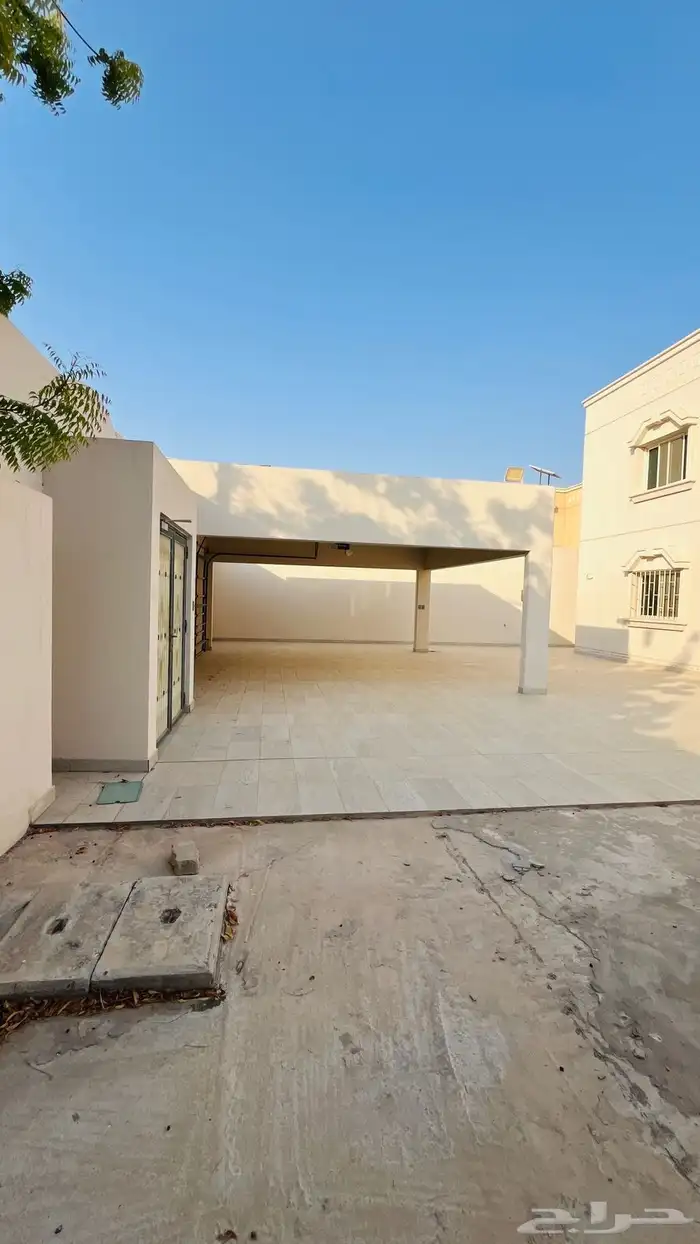 بيت للإيجار في حي دارين 600م زاويه 1
