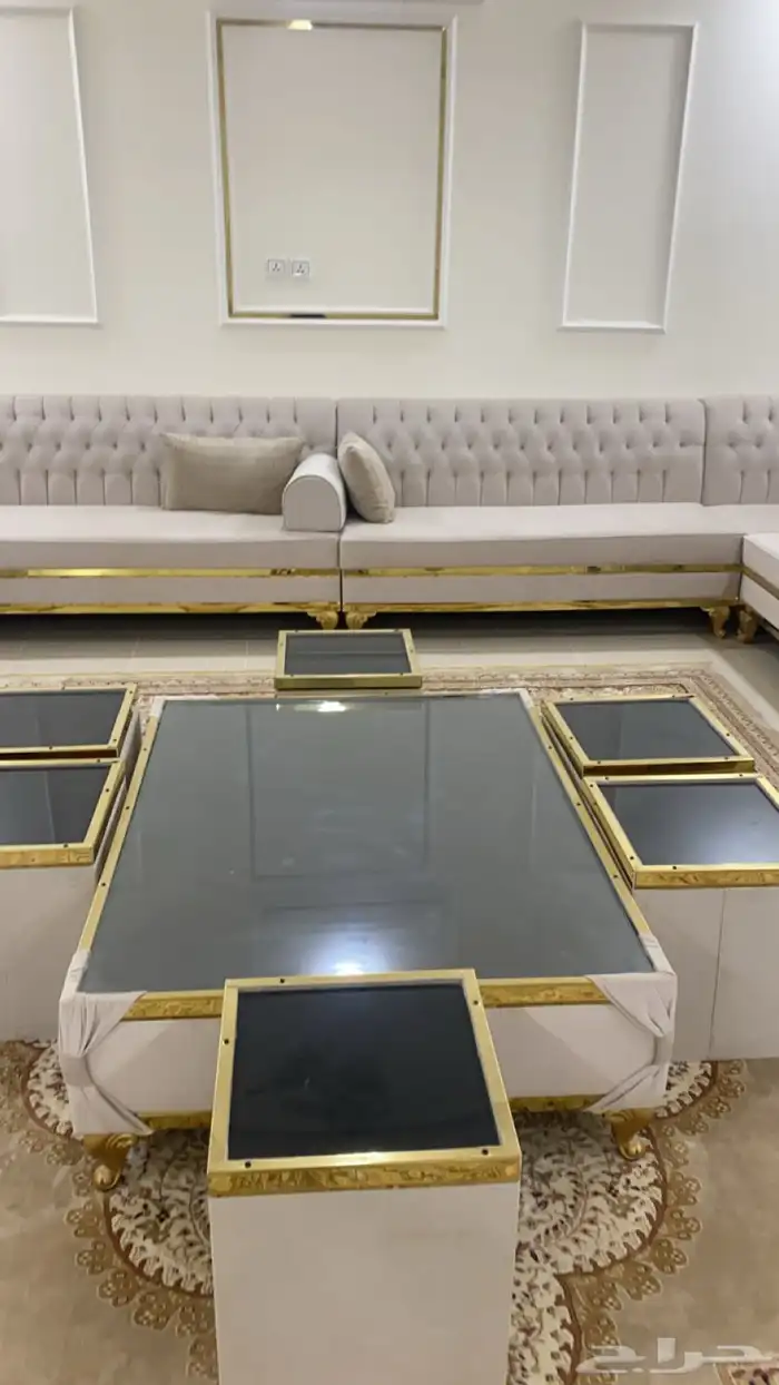 طاوله مع 6 خدمه 0