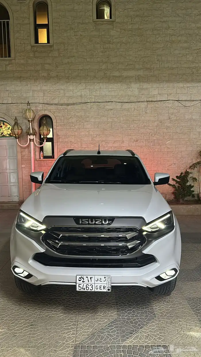 Isuzu m-ux 2023 3