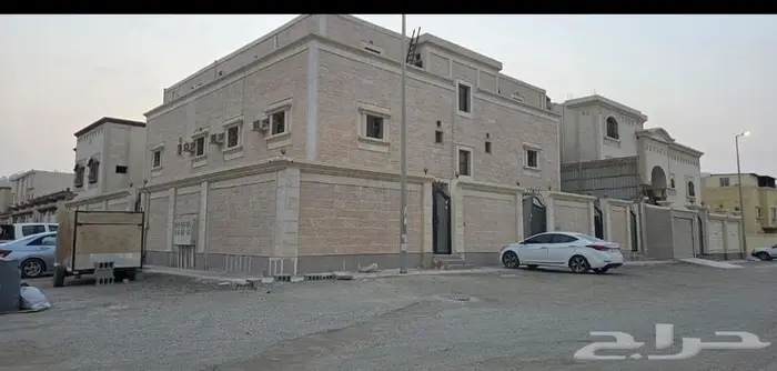 للبيع عمارة سكنية شارعين بضاحية الملك فهد بالدمام 0