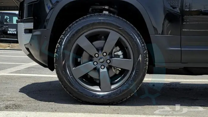 لاند روفر ديفندر110 S P300خليجي اصفار ضمان وصيانة عند الوكيل 30