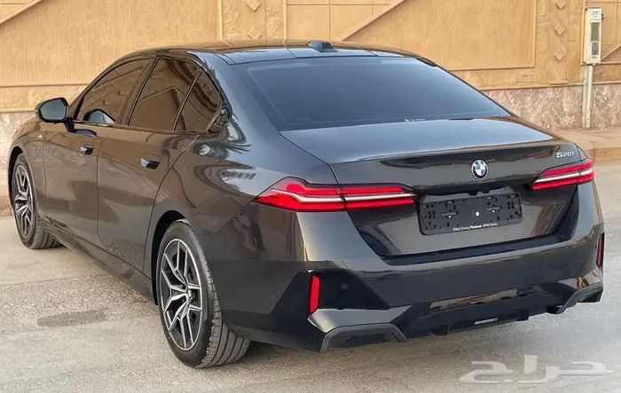 BMW520 موديل 2025 ممشي 5000 كم عرض خاص شامل اللوحات 3