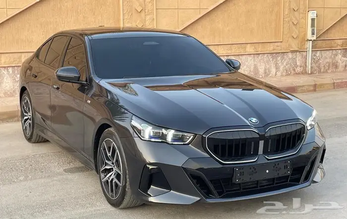 BMW520 موديل 2025 ممشي 5000 كم عرض خاص شامل اللوحات 1
