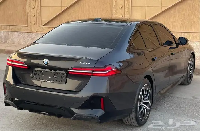 BMW520 موديل 2025 ممشي 5000 كم عرض خاص شامل اللوحات 4