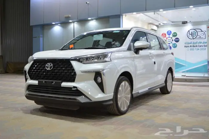 تويوتا فيلوز GLX فل موديل 2025 ابيض و رصاصي واسود 5