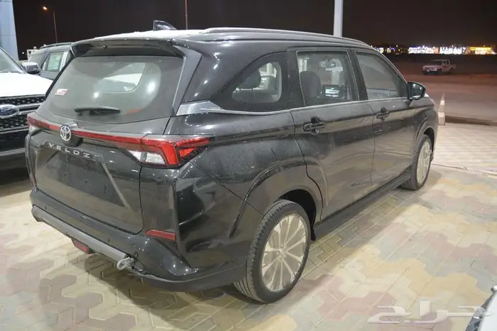 تويوتا فيلوز GLX فل موديل 2025 ابيض و رصاصي واسود 6