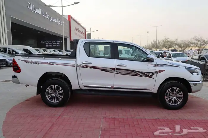 هيلوكس بنزين توماتيك 2.7 دبل S-GLX 2025 5