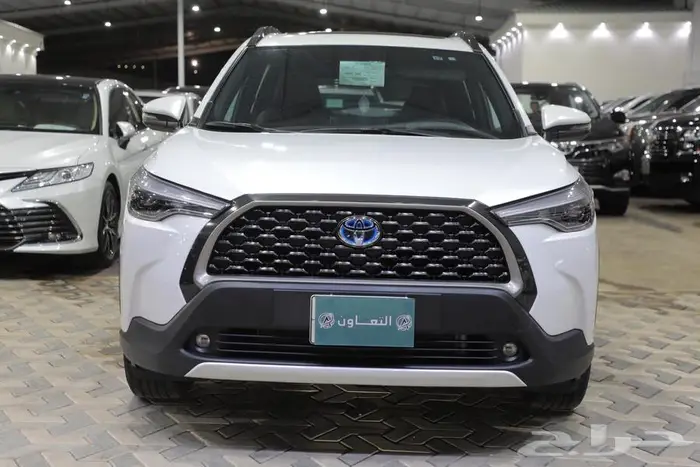 تويوتا كورولا كروس نص فل فتحة سقف هايبرد موديل 2024 1