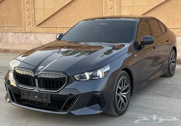 BMW520 موديل 2025 ممشي 5000 كم عرض خاص شامل اللوحات 2