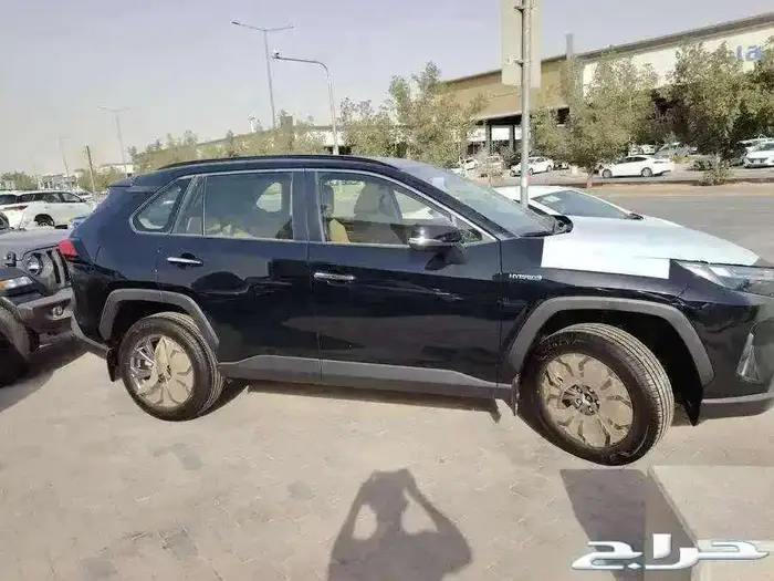 تويوتا راف فور ليمتد هايبرد اسود لوحات 2024 6