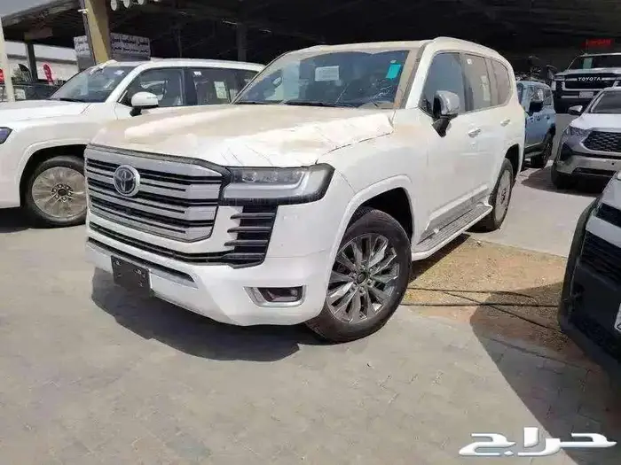 تويوتا لاند كروزر VXR بنزين أبيض لوحات 2024 0