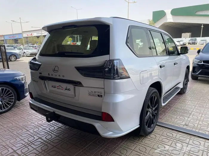 لكزس LX570 2019 بلاك اديشن ابيض 13