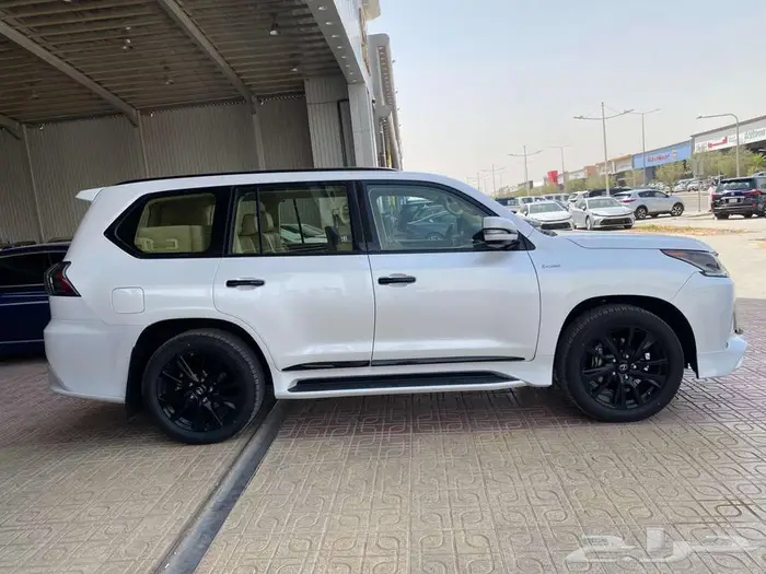لكزس LX570 2019 بلاك اديشن ابيض 3