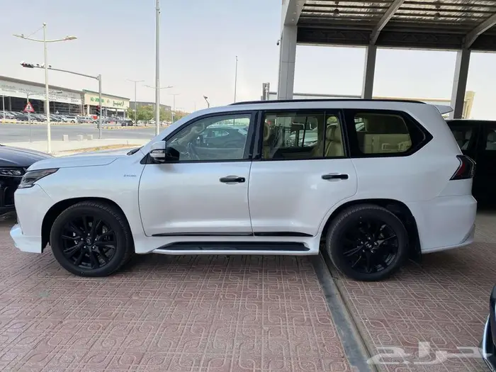 لكزس LX570 2019 بلاك اديشن ابيض 4