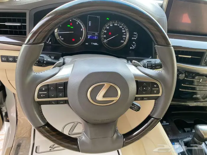 لكزس LX570 2019 بلاك اديشن ابيض 8