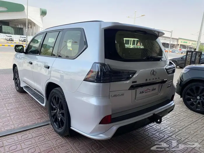 لكزس LX570 2019 بلاك اديشن ابيض 14