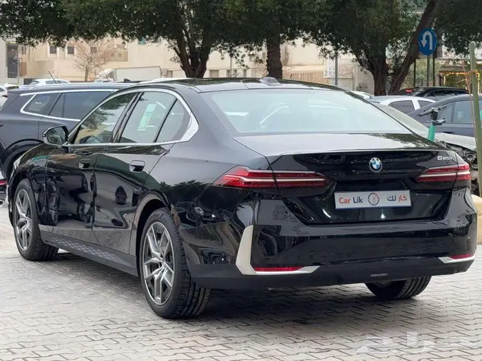 بي ام دبليو الفئة 520 اي 2025 جديد متوفر جميع الالوان 9