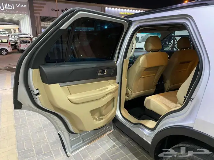 فورد اكسبلورر 2017 فضي ماشيه 166000كم 10