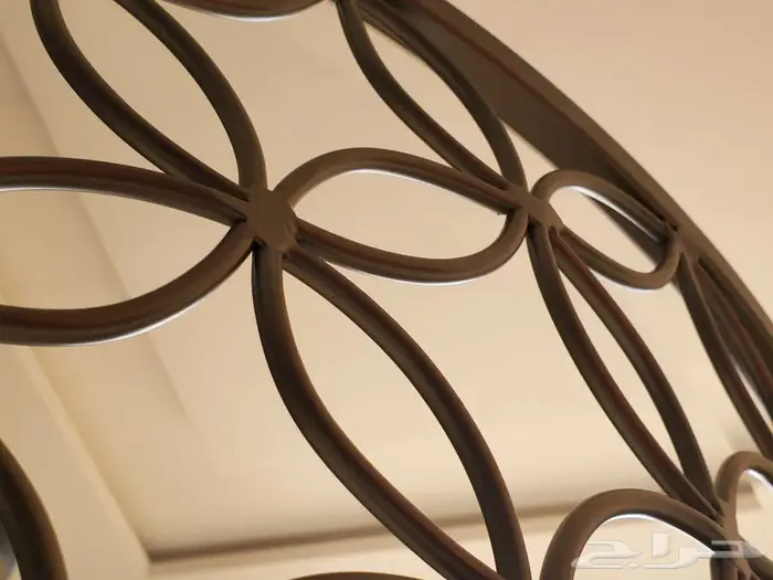 طاولة دائرية زجاج وحديد فضي نادرة - من هوم سنتر حالة ممتازة 4