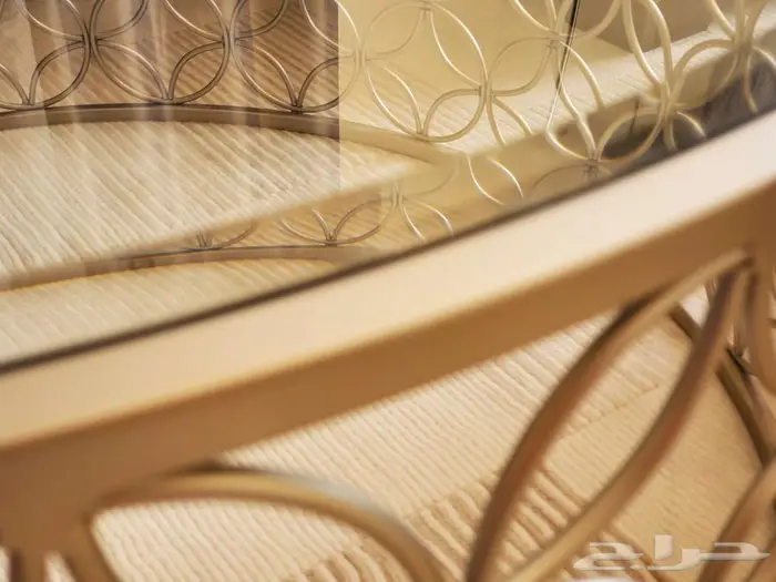 طاولة دائرية زجاج وحديد فضي نادرة - من هوم سنتر حالة ممتازة 5