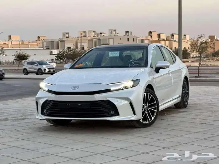 تويوتا كامري LE هايبرد 2025 2