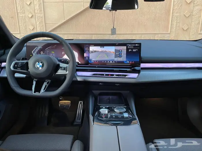 BMW520 موديل 2025 ممشي 5000 كم عرض خاص شامل اللوحات 12