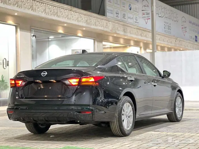نيسان التيما نص فل واستندر لون اسود موديل 2025 13