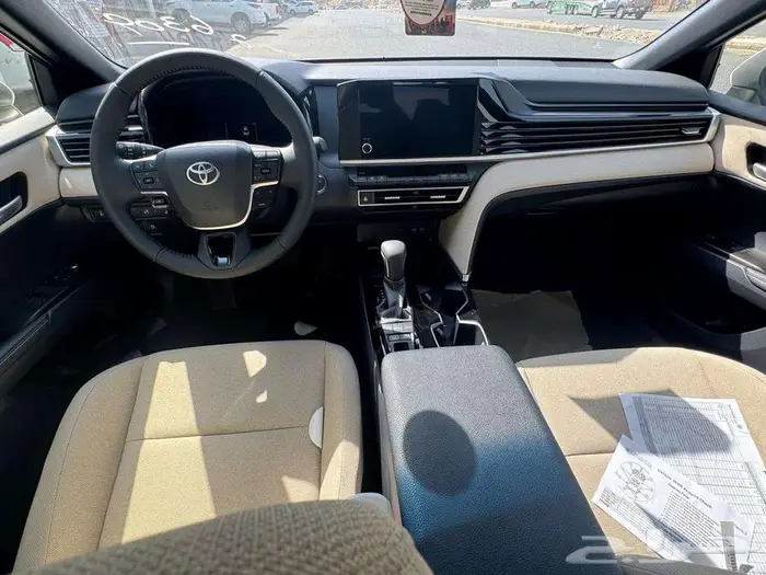 تويوتا كامرى LE هايبرد 2500 cc ابيض موديل 2025 10