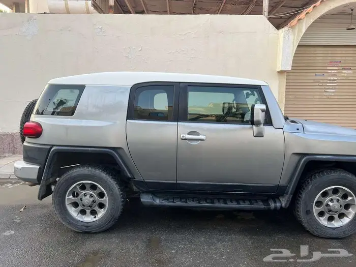 fj موديل 2011 المشي 117 الف فقط 2