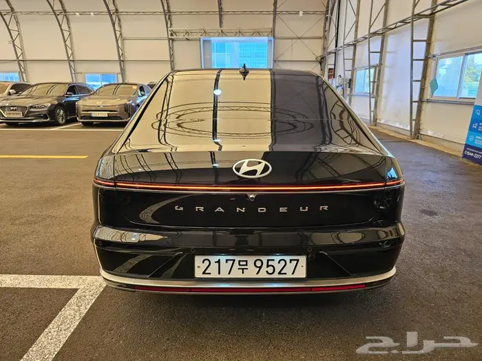أزيرا 2023 (بنزين) Exclusive 3