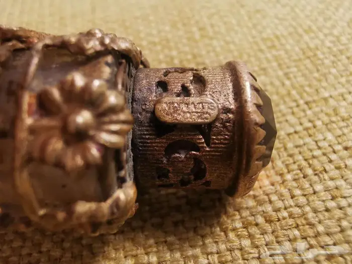 لهواة النوادر زجاجة عطر صغيرة تراثية نادرة وأصلية 13