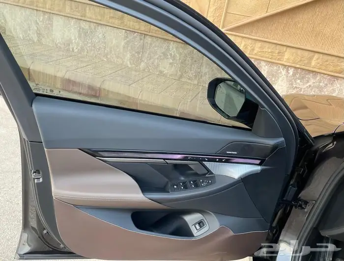 BMW520 موديل 2025 ممشي 5000 كم عرض خاص شامل اللوحات 15