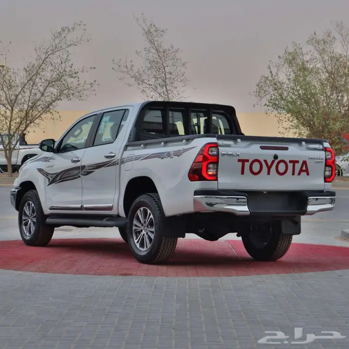 هيلوكس بنزين توماتيك 2.7 دبل S-GLX 2025 6