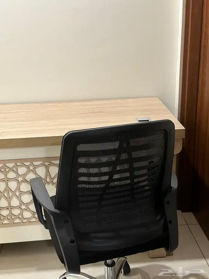 طاوله مكتب وكرسي بحاله ممتازه جدا 3