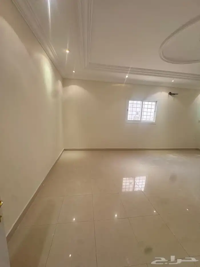 شقة خمس غرف للايجار السنوي حي الصفا 8