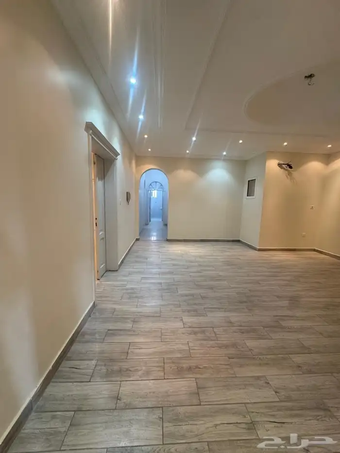 شقة خمس غرف للايجار السنوي حي الصفا 23