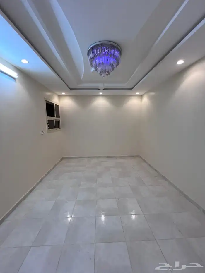 للبيع شقه ارضيه حي الأخضر 495 4
