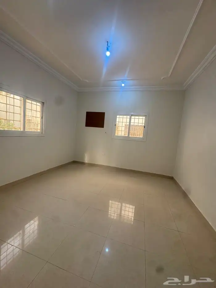 شقة خمس غرف للايجار السنوي حي الصفا 6