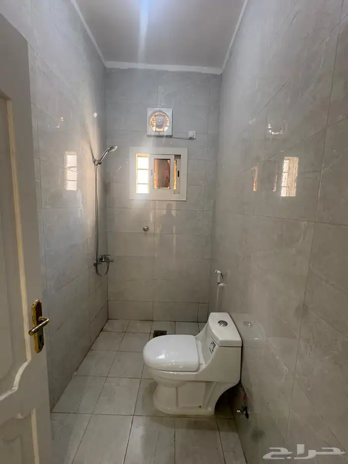 شقة خمس غرف للايجار السنوي حي الصفا 18