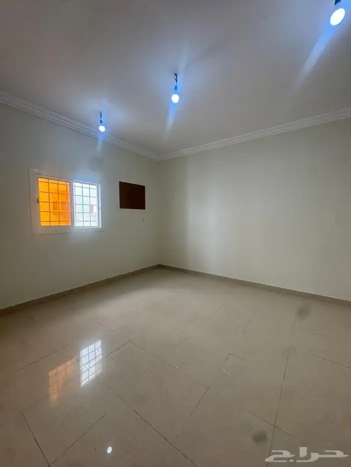 شقة خمس غرف للايجار السنوي حي الصفا 5