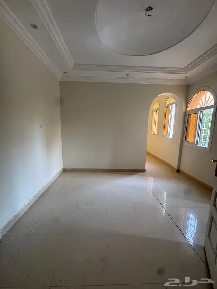 شقة خمس غرف للايجار السنوي حي الصفا 11